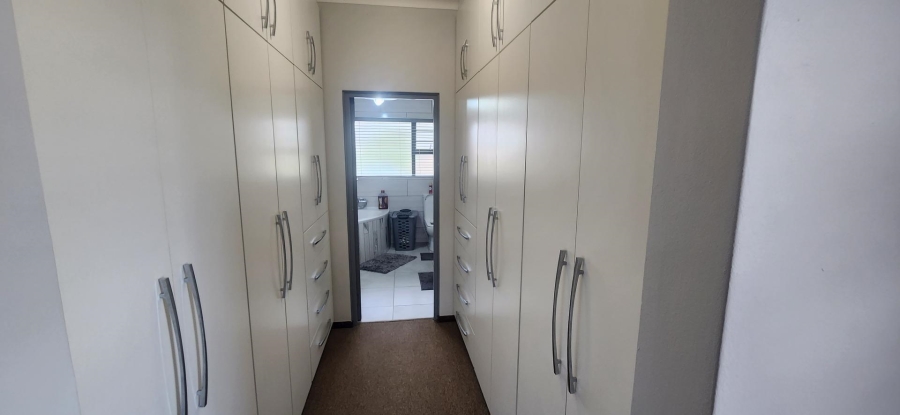 4 Bedroom Property for Sale in Reebok Western Cape